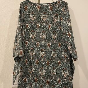 Elegant Floral Print Women's Blouse no tag but fits medium